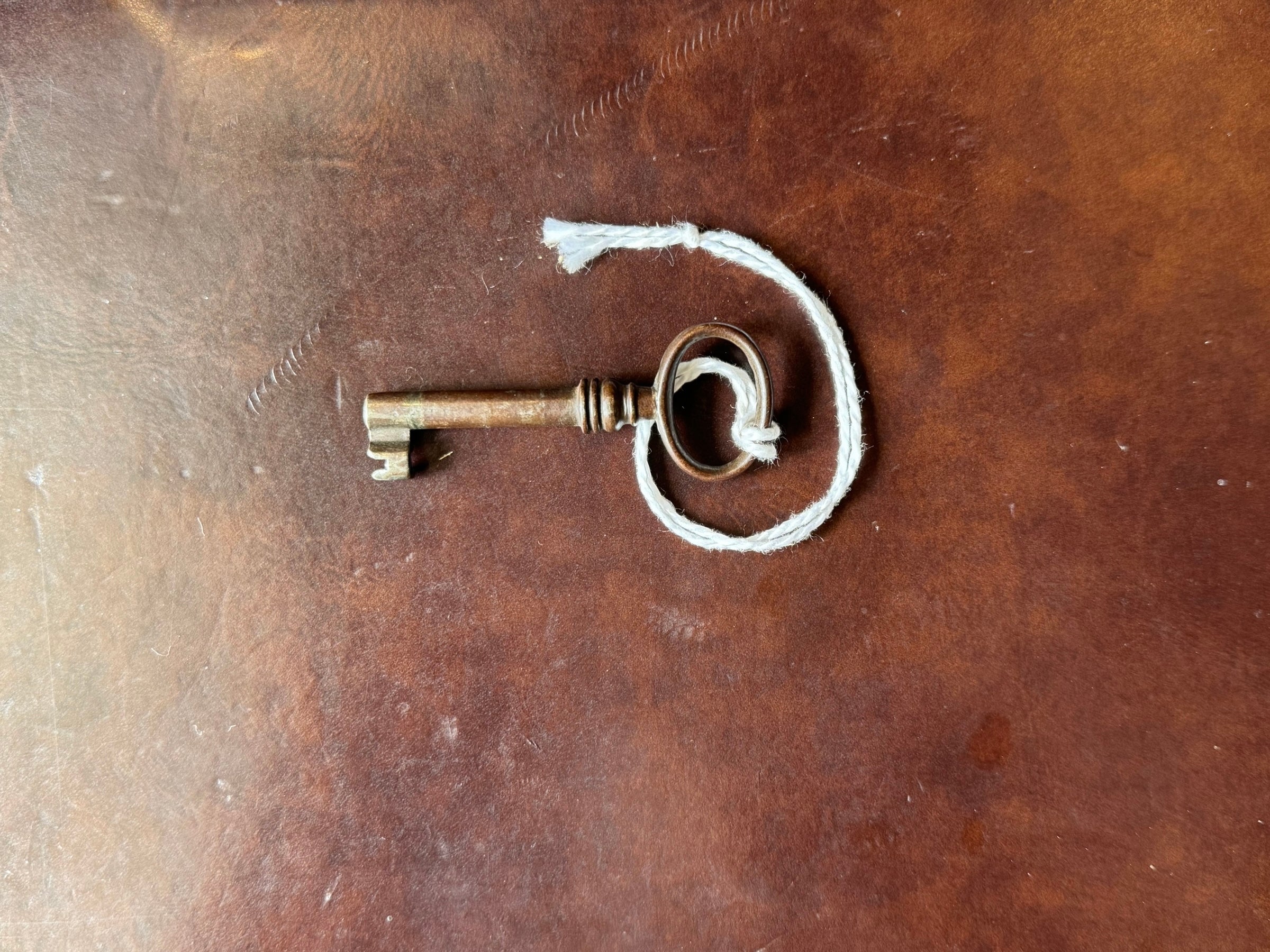Writing desk
Antique
Victorian
19th-century
English
Walnut
Parcel-ebonized
Construction & Craftsmanship:
Dovetail joints
Handcrafted
Solid wood
Plank construction
Joinery
Construction details
Traditional woodworking