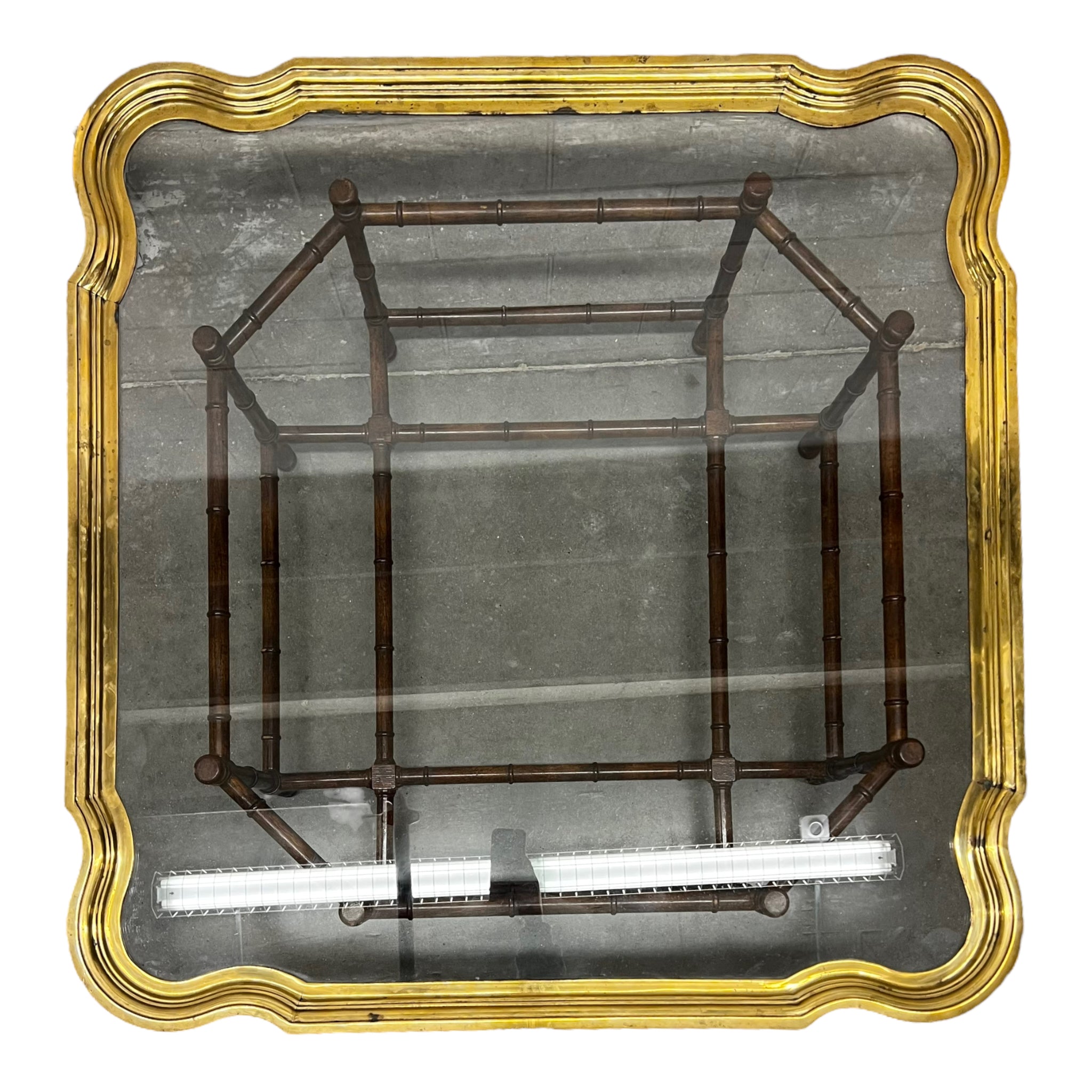 table
scalloped
metal
Home
glass
faux bois
Coffee table
brass
bamboo
baker furniture
1970s
octagonal