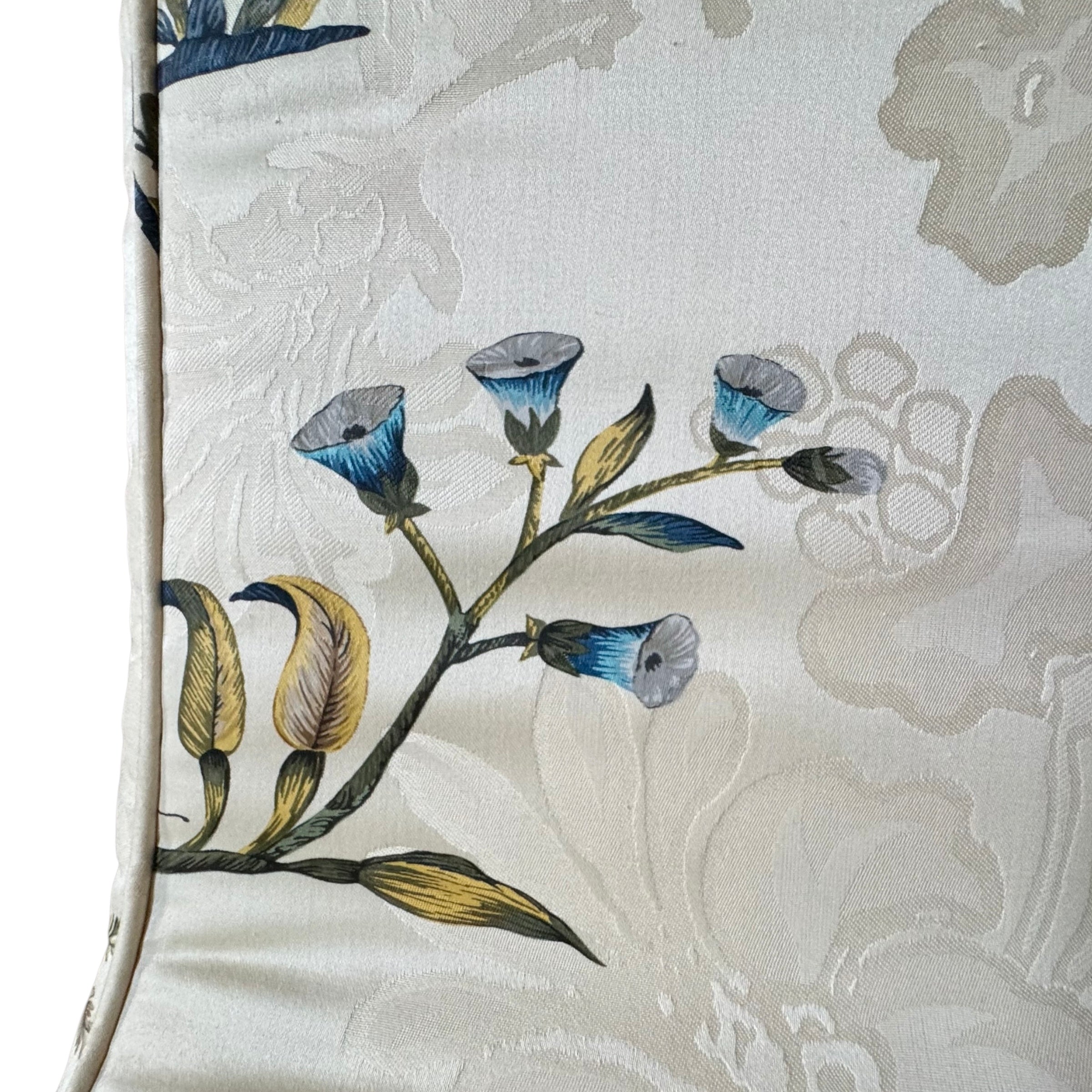 upholstered
small bench
Seating
Schumacher fabric
Postmodern
living room
ladybugs
ivory
Home
Floral
bugs
bench
bedroom
A Reimagined Classic: Schumacher Upholstered Waterfall Bench
1980s
Waterfall Bench
Schumacher Waterfall Bench
1980s Bench
vintage bench