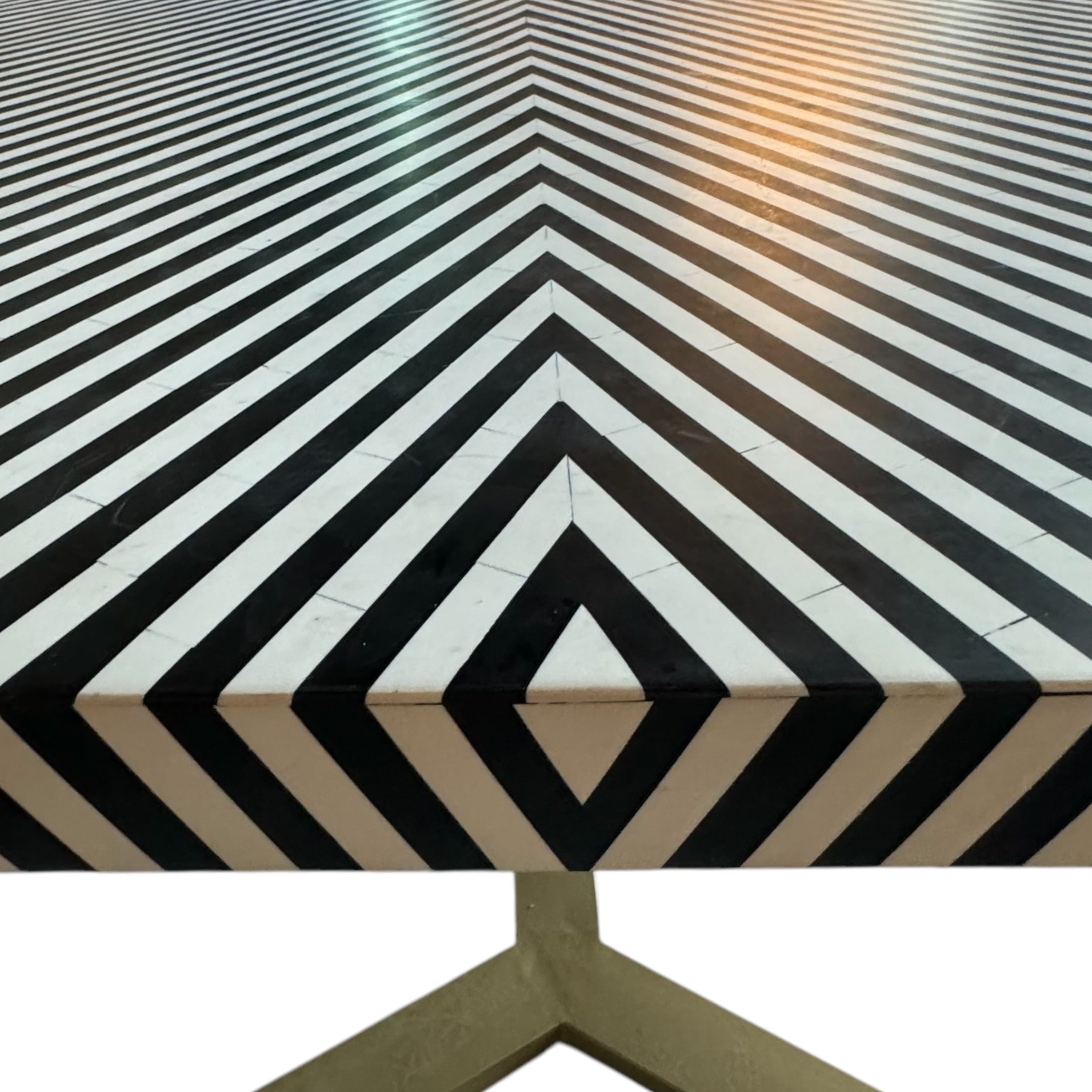 work table
tables
Table
stripes
striped
modern
kitchen table
Inlaid
Home
geometric
Dining table
black and white
2000s
large table
Kitchen
dining room
Brass