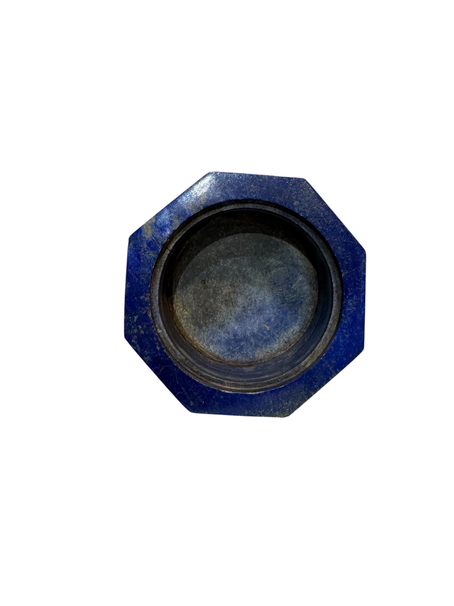 Close-up deep blue Lapis Lazuli box featuring octagonal shape pearly Labradorite cabochon silver setting on lid
