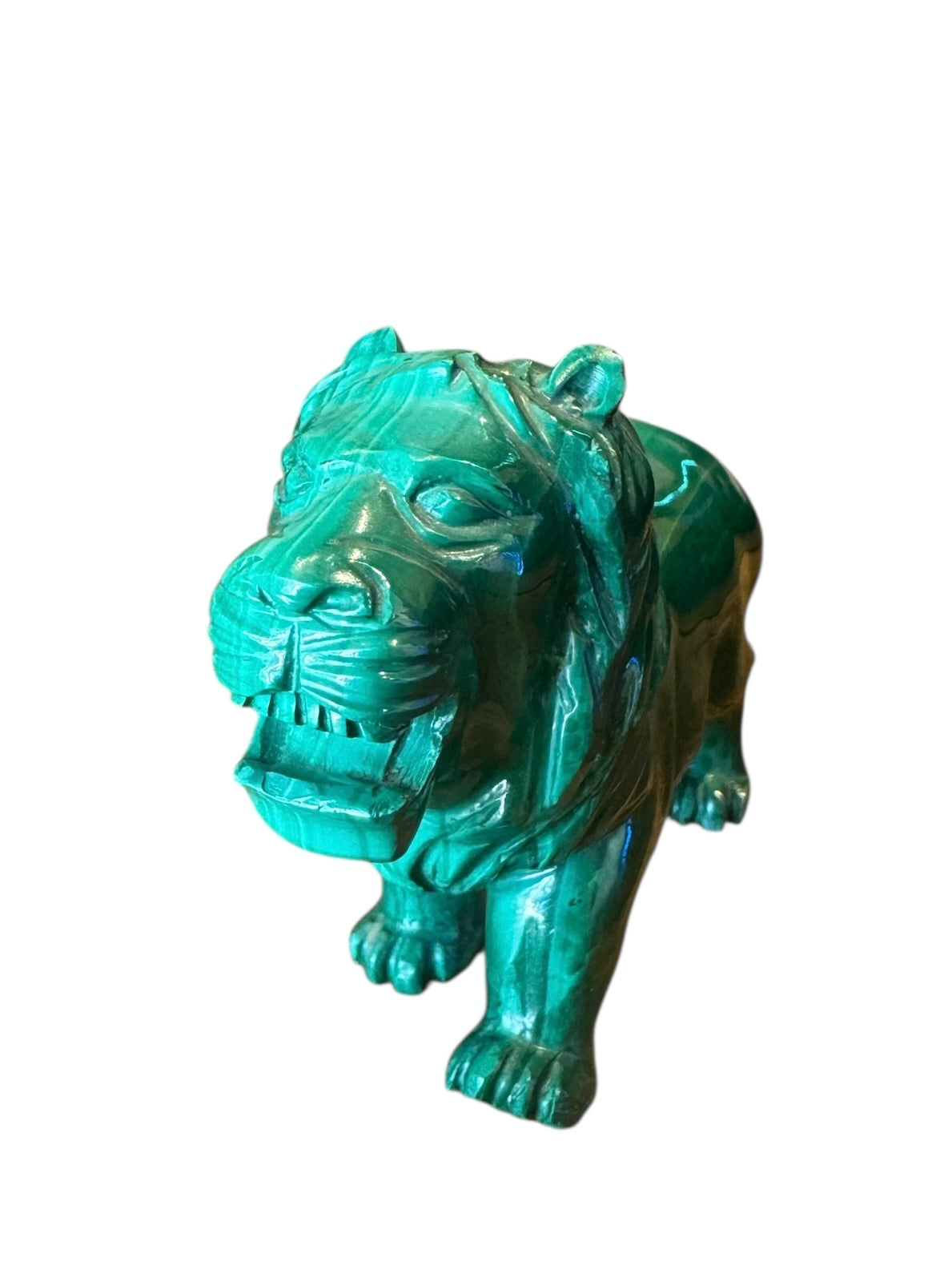 Polished Malachite Lion on Wooden Stand 
Malachite Sculpture with Stand for Decor 
Malachite Lion Art on Display Stand 
Powerful Malachite Lion Sculpture - Design Object 
Geometric Malachite Sculpture - Lion
Striking Malachite Animal Sculpture: Lion
