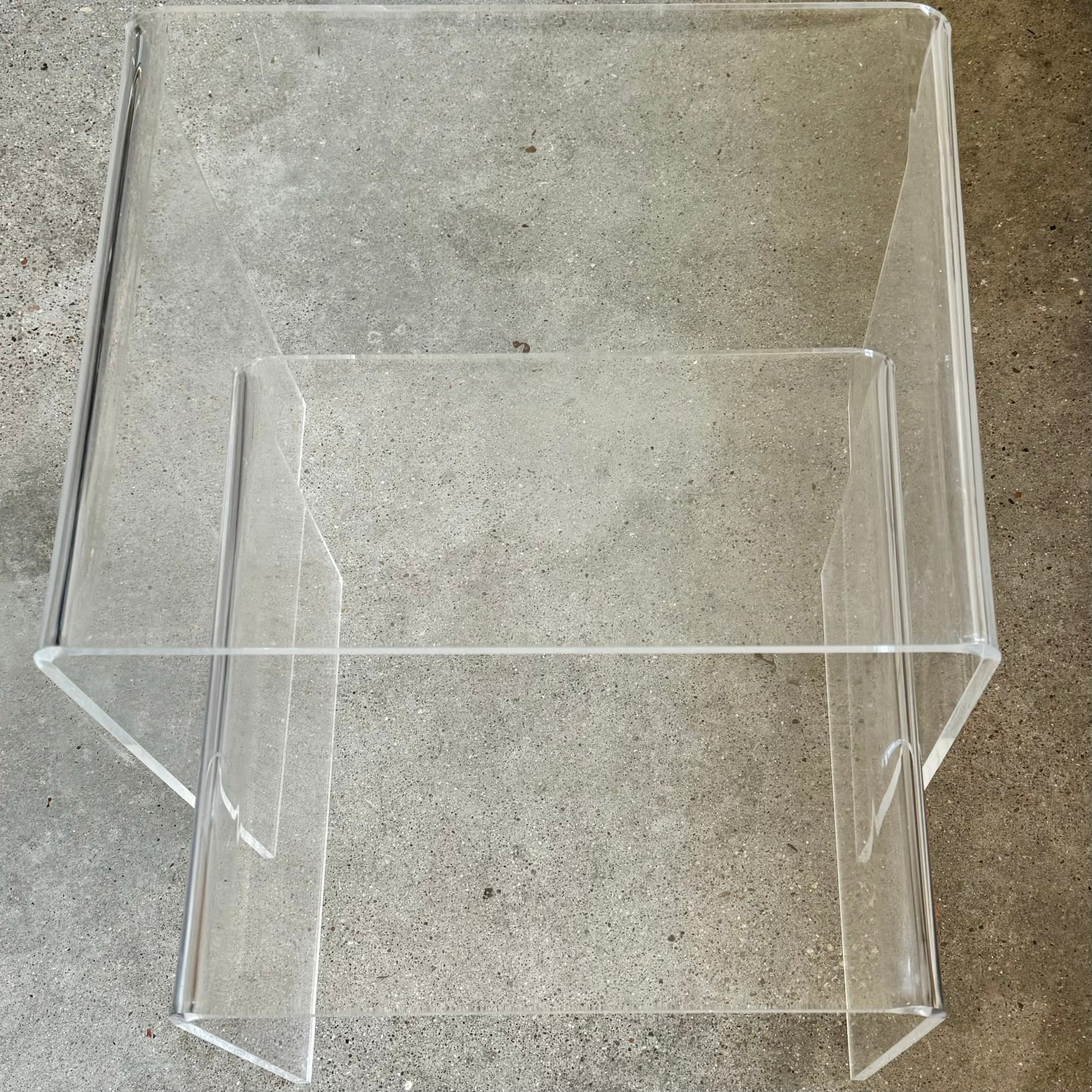 waterfall
Table
small table
Side table
Occasional table
nesting table
modern
lucite
Home
Coffee table
Art Deco
1970s