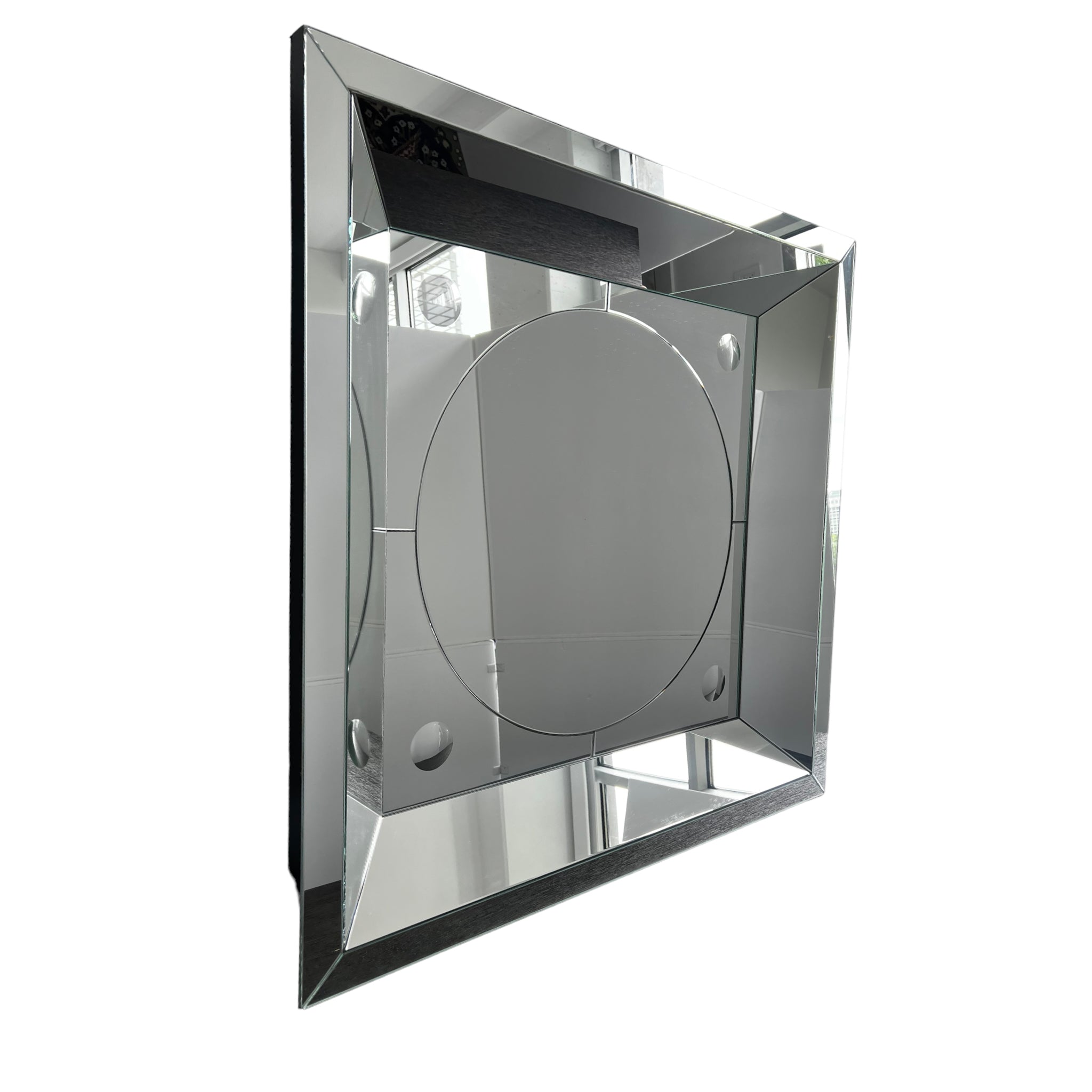 silver
shiny
mirror
living room
Home
geometric
Chrome
1980s
square
Art Deco