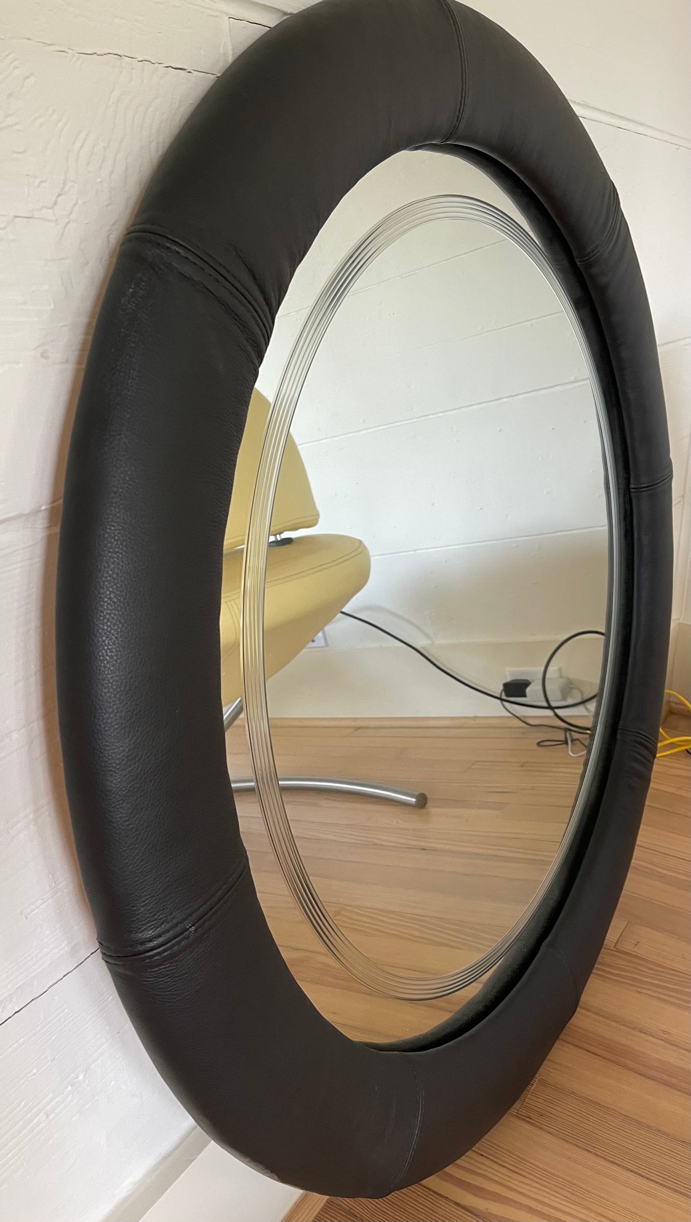 Postmodern
post modern
Mirror
living room
leather
Home
Contemporary
Black
Vintage
upholstered
round