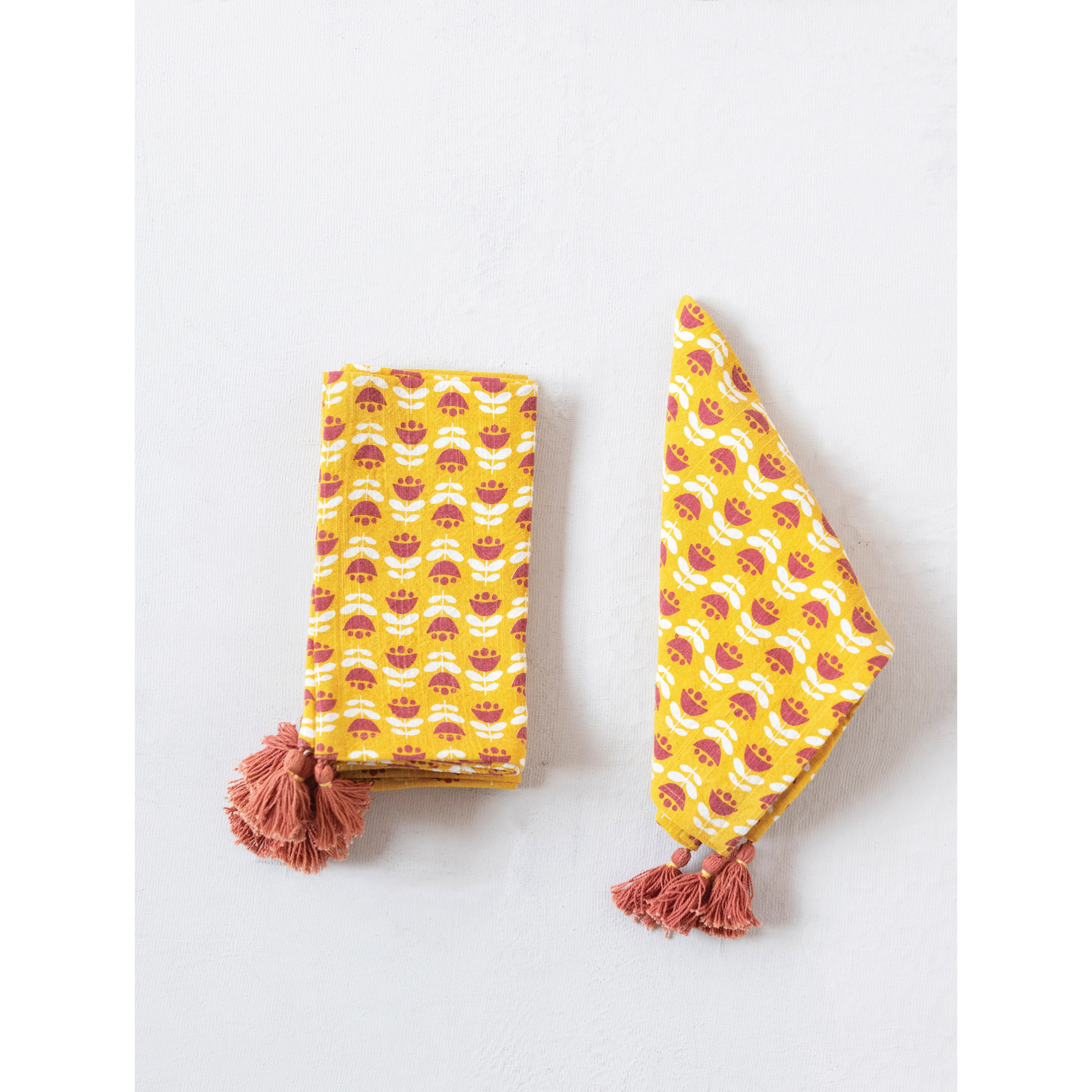 towel
tassels
tabletop
table top
napkins
linens
Home
holiday gift
handtowl
gift idea
flowers
entertaining
dining essentials
Colorful
cloth napkins
India
Cotton
Yellow
Floral
Kitchen