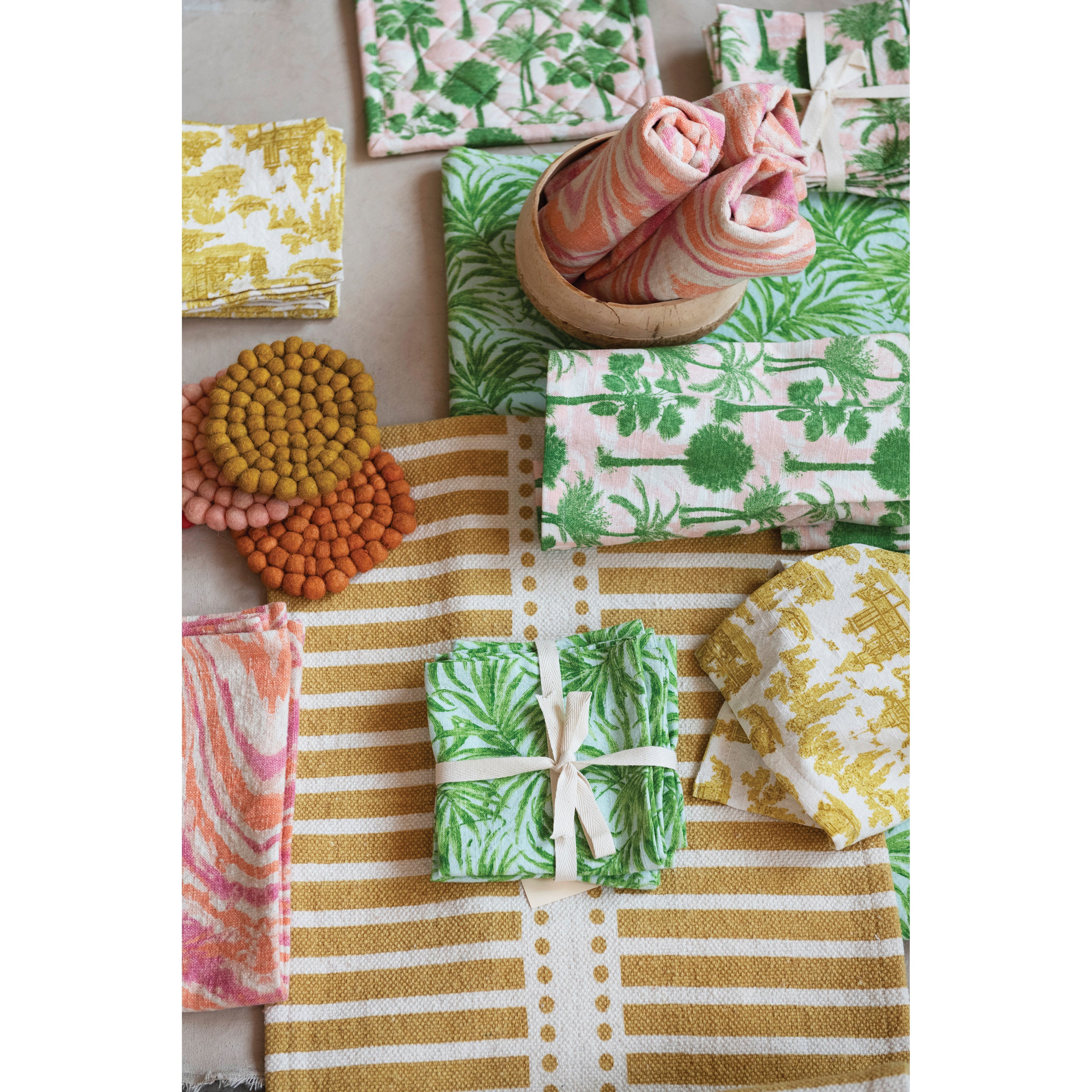 towel
tabletop
table top
napkins
linens
Home
handtowl
gift idea
flowers
entertaining
dining essentials
Colorful
Cotton
cloth napkins