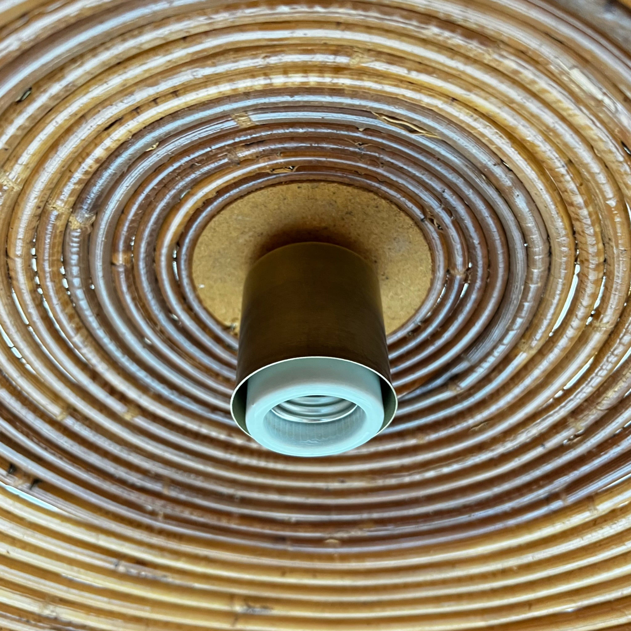 Vintage
Tropical
reed
rattan
patina
Overhead lighting
living room
Lighting
Lamp
italian
Home
dining room
chandelier
Brass
1960s
restored
textural
hanging lamp