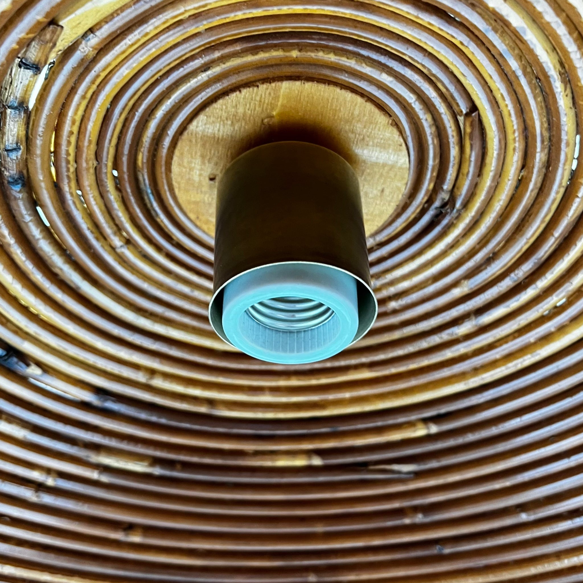 Vintage
Tropical
reed
rattan
patina
Overhead lighting
living room
Lighting
Lamp
italian
Home
dining room
chandelier
Brass
1960s
restored
textural
hanging lamp