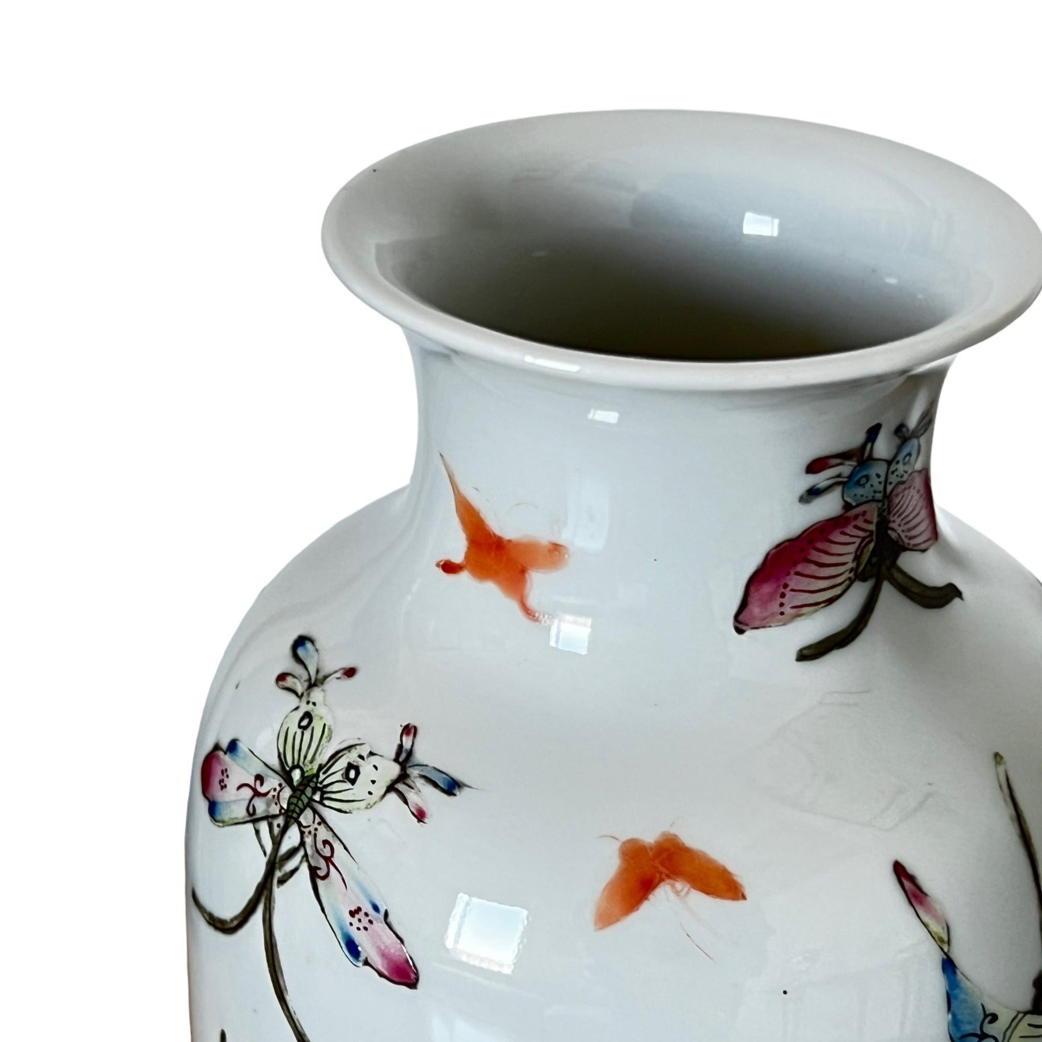 Madam Butterfly 陶器 置物 Qing Dynasty Butterfly Porcelain Vase (1796-1820) – ByCloudia