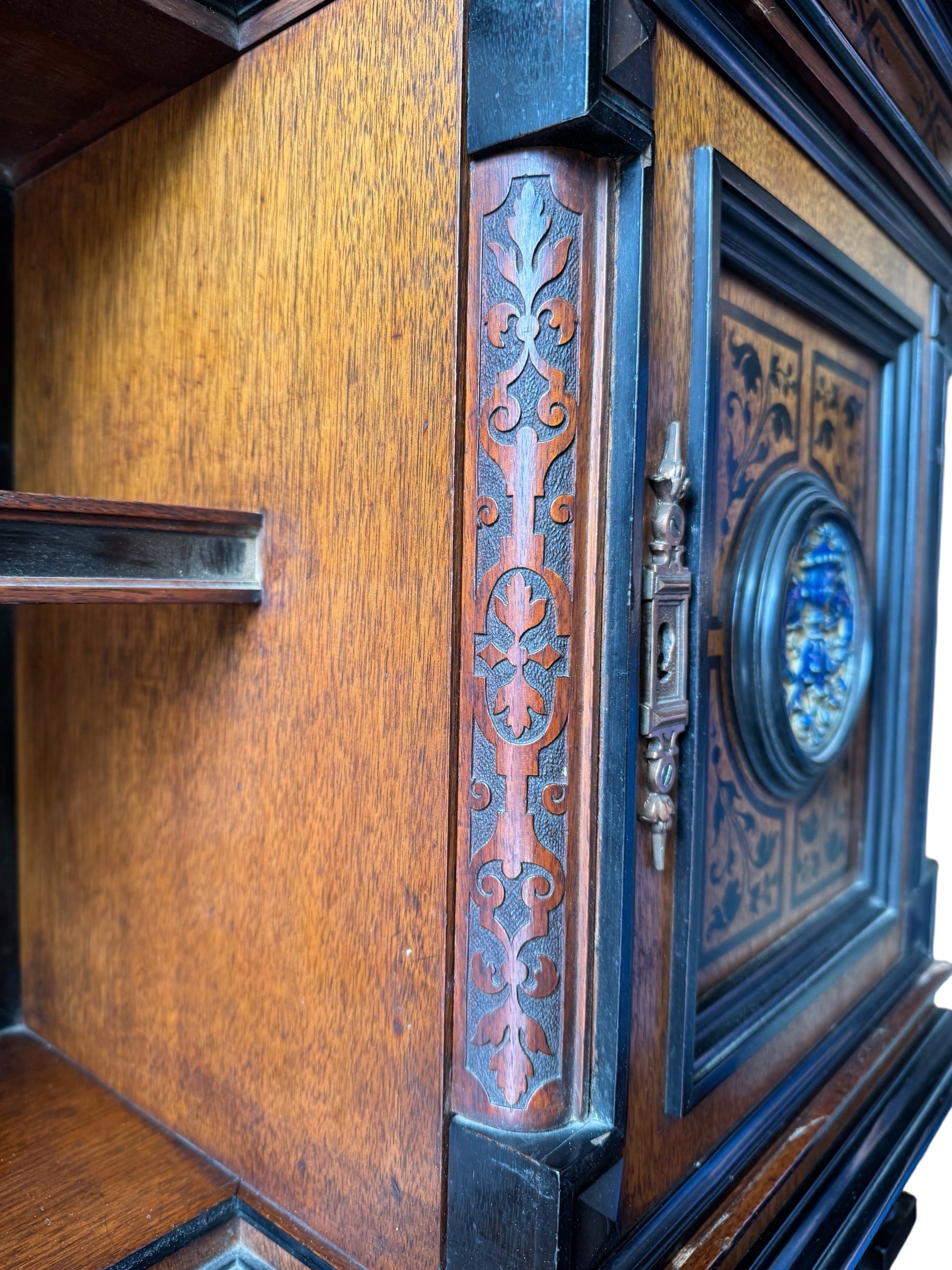 Writing desk
Antique
Victorian
19th-century
English
Walnut
Parcel-ebonized
Construction & Craftsmanship:

Dovetail joints
Handcrafted
Solid wood
Plank construction
Joinery
Construction details
Traditional woodworking
