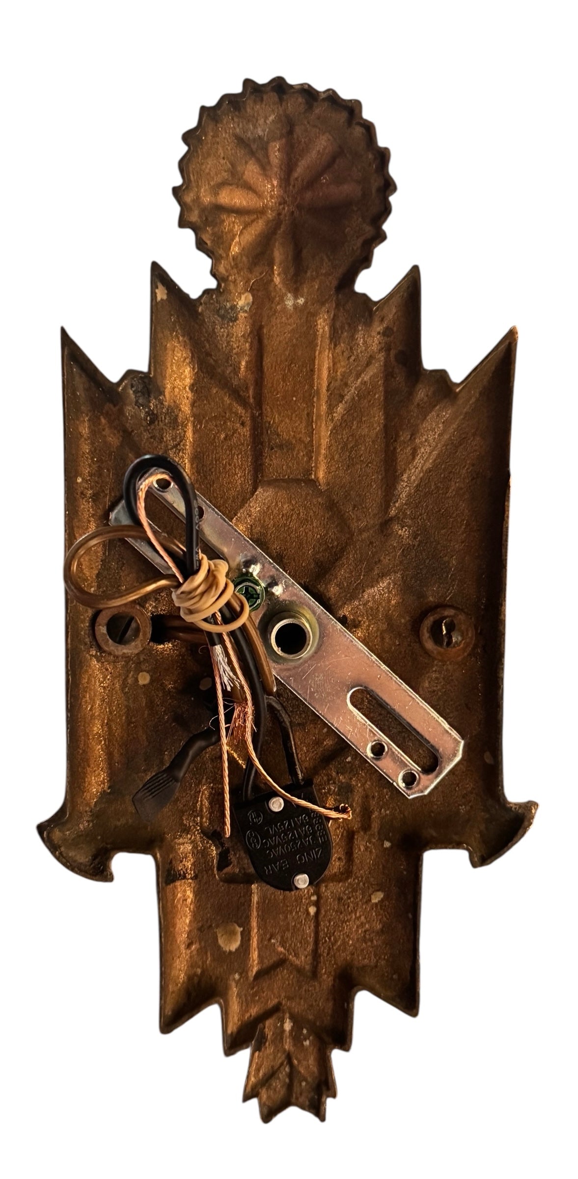 Pair of Art Deco sconces, circa 1930, in cast metal with geometric designs, professionally rewired