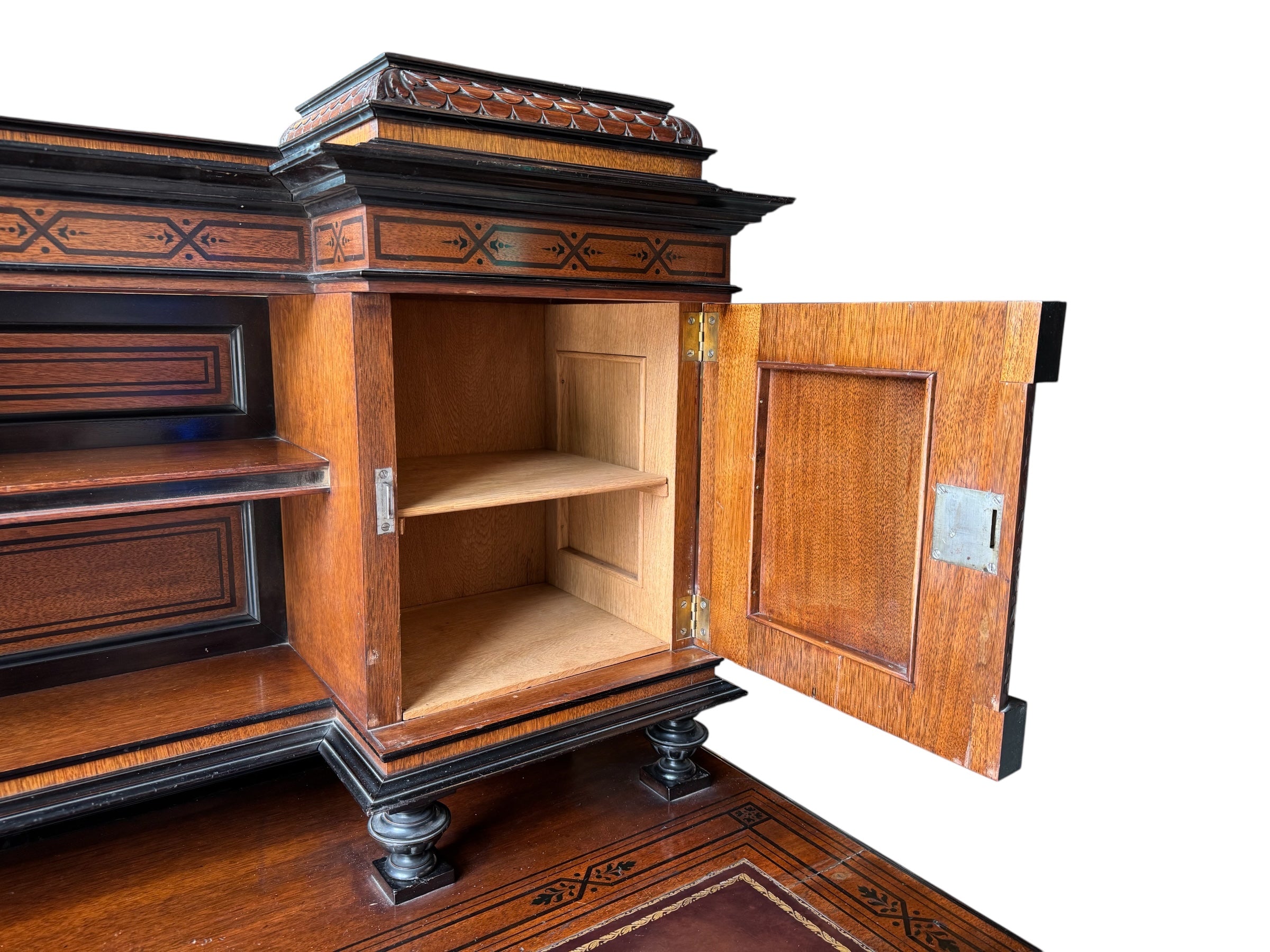 Writing desk
Antique
Victorian
19th-century
English
Walnut
Parcel-ebonized
Construction & Craftsmanship:

Dovetail joints
Handcrafted
Solid wood
Plank construction
Joinery
Construction details
Traditional woodworking
