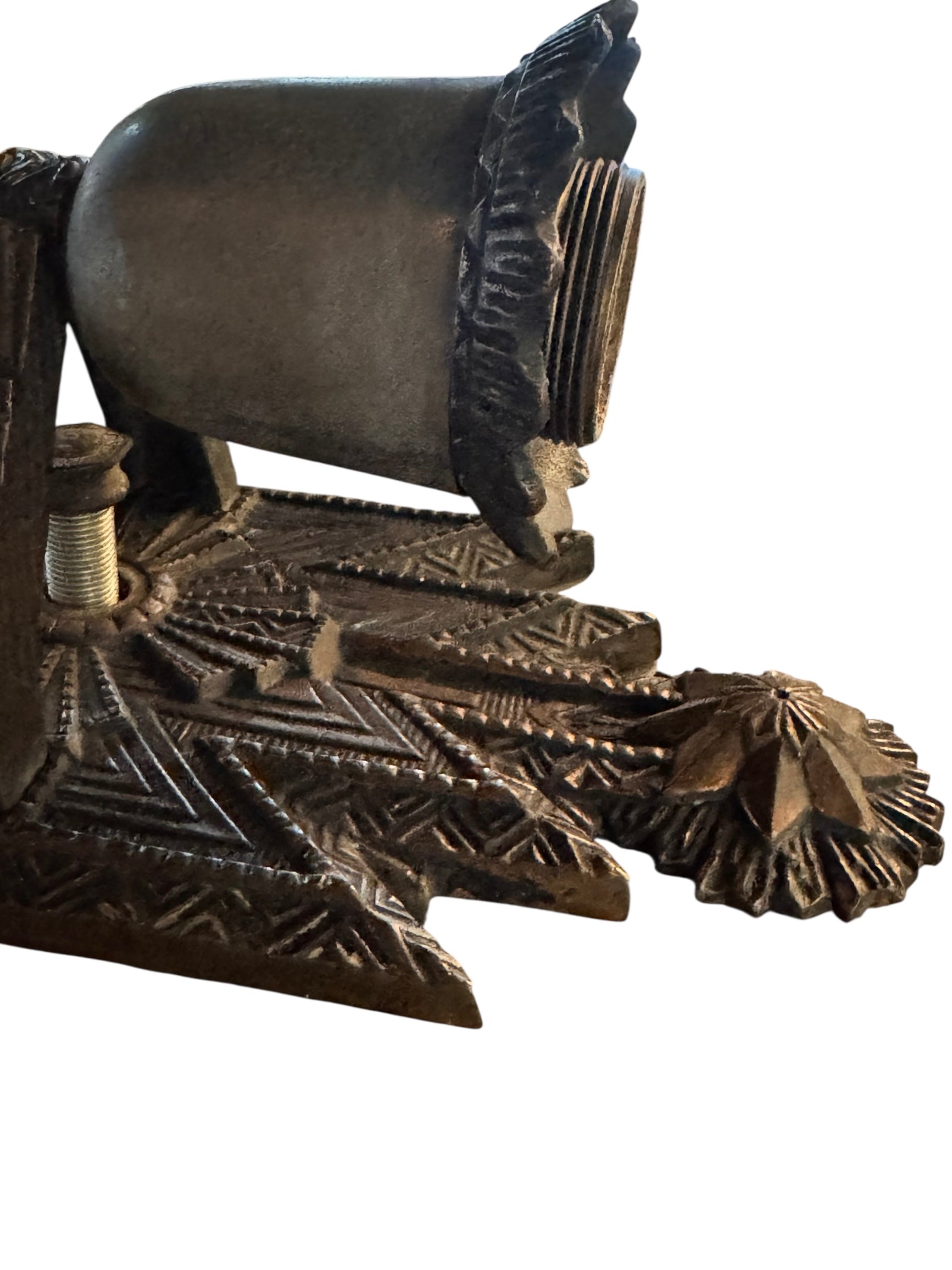 Pair of Art Deco sconces, circa 1930, in cast metal with geometric designs, professionally rewired