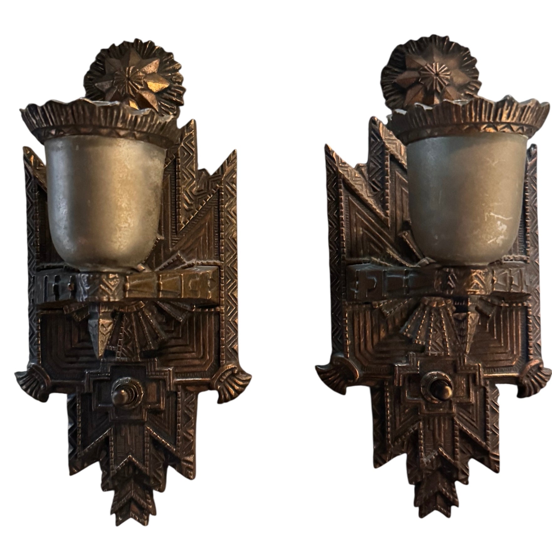 Pair of Art Deco sconces, circa 1930, in cast metal with geometric designs, professionally rewired