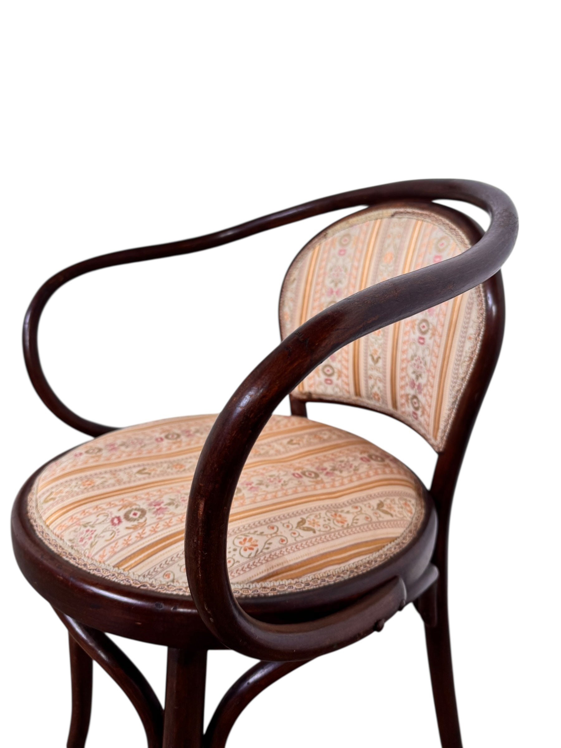 Bentwood & Upholstered chairs with looping arms, backrest rail and under-seat supports with steam-bending beechwood