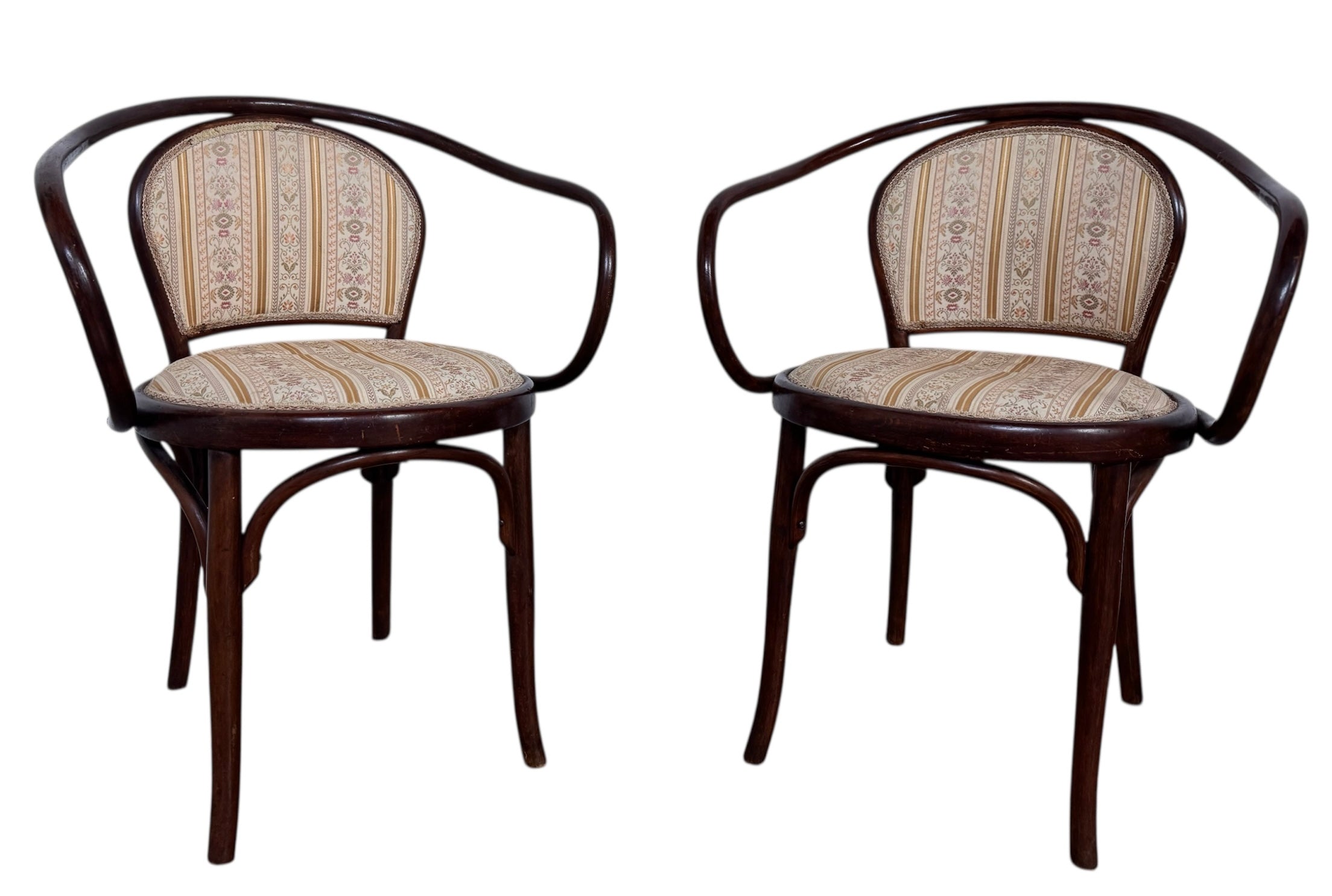 Bentwood & Upholstered chairs with looping arms, backrest rail and under-seat supports with steam-bending beechwood