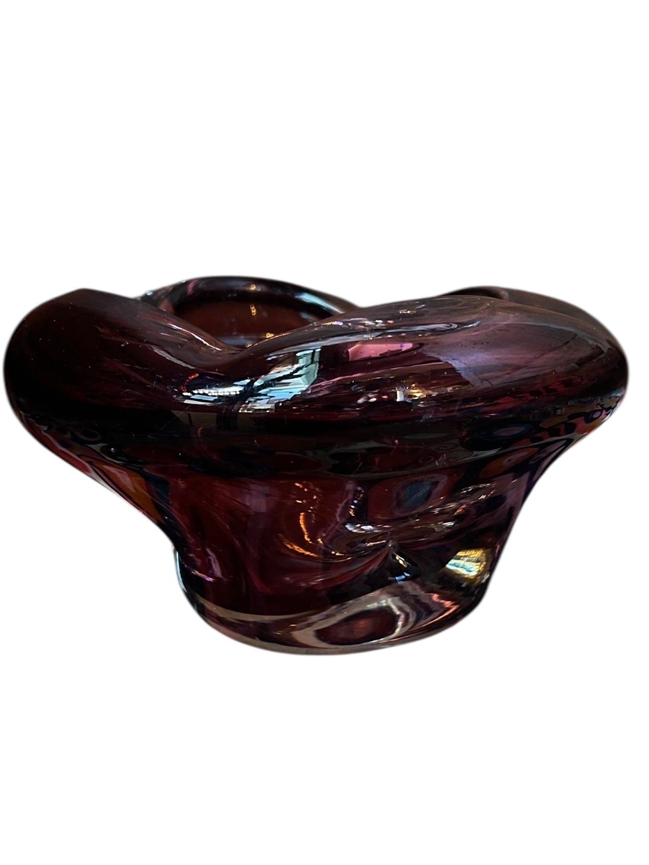 Amethyst Murano glass ashtray in a petal shape with indentions, a vintage design object.